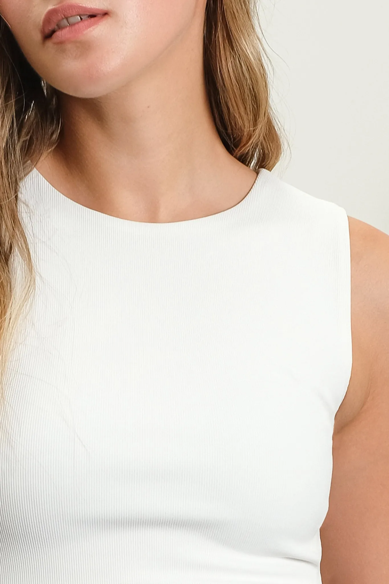 REVERSIBLE SLEEVELESS KNIT CROP TOP