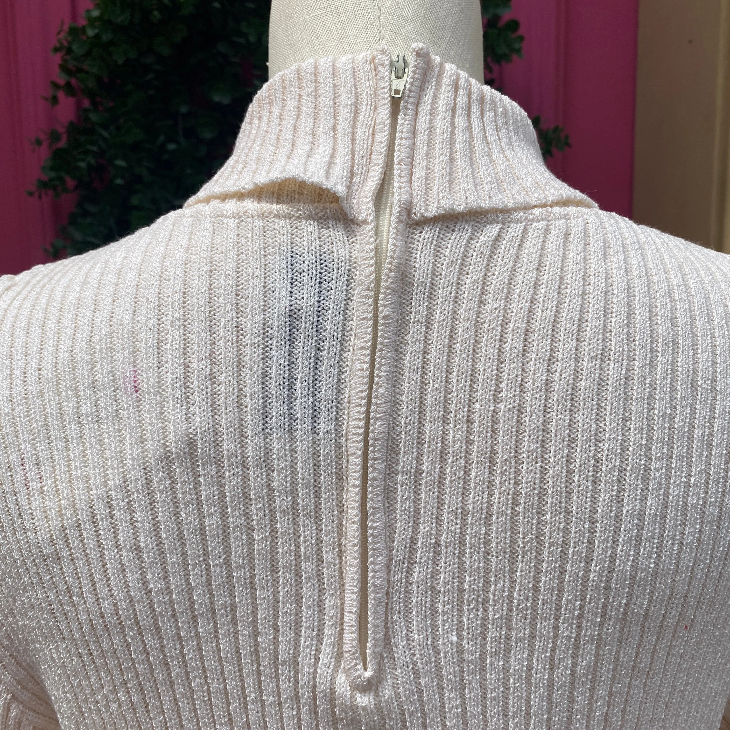 St. John cream knit sweater size M **as is**